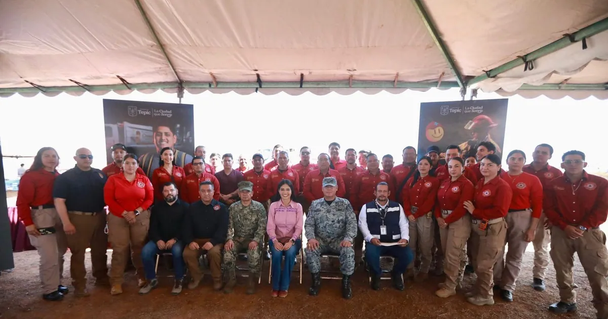 Geraldine Ponce reconoce labor heroica de Bomberos y Protección Civil de Tepic
